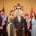 صور احتفال العائلة الملكية الأردنية بعيد الاستقلال والملكة رانيا مذهلة