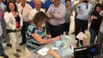 Susana Díaz ejerce su derecho al voto