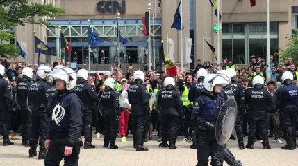 Gilets jaunes à la Gare du Nord (2)