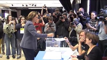 Colau lidera las encuestas, pero ERC le pisa los talones para la alcaldía de Barcelona