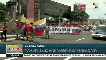 Salvadoreños marchan en favor de una solución pacífica en Venezuela