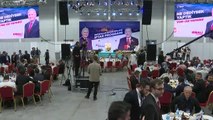 Binali Yıldırım, AK Partili mahalle başkanlarıyla iftarda buluştu