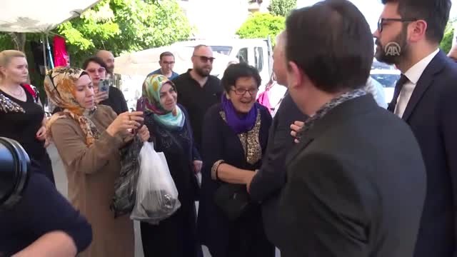 Binali Yıldırm, Tuzla'da pazar esnafını ziyaret etti - İSTANBUL