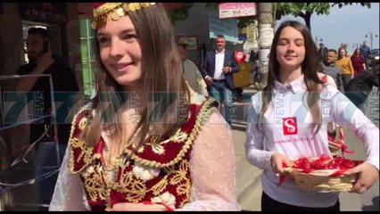 KATOLIKET FESTOJNE PASHKET, BESIMTARET NDJEKIN MESHAT  - News, Lajme - Kanali 7