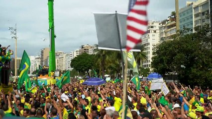Brasileiros vão às ruas em apoio a Bolsonaro