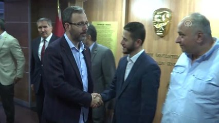 Bakan Kasapoğlu, KYK yurdunda iftar yaptı