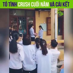 Được bạn học tặng hoa tỏ tình, nữ sinh từ chối cực khéo khiến đám đông hú hét