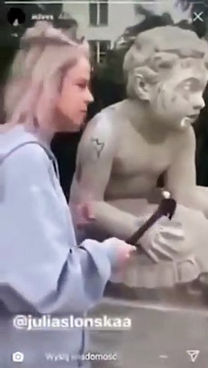 Une Instagrameuse détruit une statue du 18ème siècle