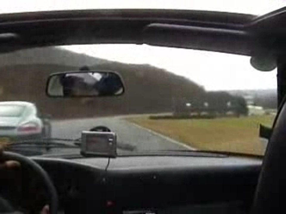 Porsche 911 Carrera 3.2 vs Cayman