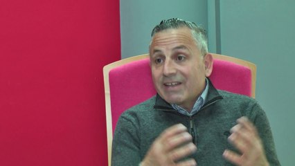 RTV Ora - Gazetari Roland Qafoku, merr çmimin “Libri më i mirë" në 110 vjetorin e gazetës "Dielli"