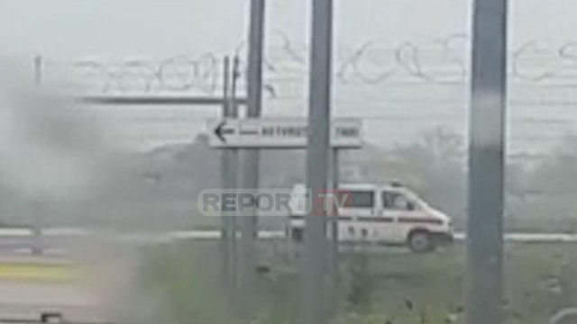 Report TV - Në Rinas patrullon furgon i ngjashëm me atë që përdorën dorën autorët për grabitjen