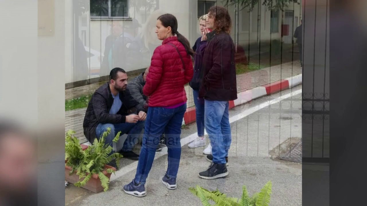 Pa Koment - Të afërmit e Admir Muratajt, në pritje të… - Top Channel Albania - News - Lajme