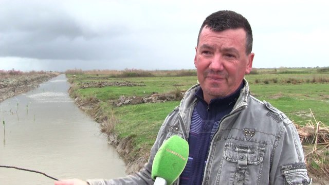 Pastrohen kanalet e Fierit - Top Channel Albania - News - Lajme