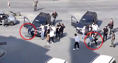 Kemerle Saldıran Sürücünün Yediği Yumrukla Nakavt Olduğu An Kamerada!