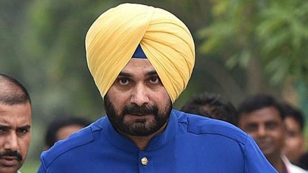 Navjot Singh Sidhu के Tweet से चढ़ा सियासी पारा, अब होने लगी इस तरह की कयासबाजी | वनइंडिया हिंदी