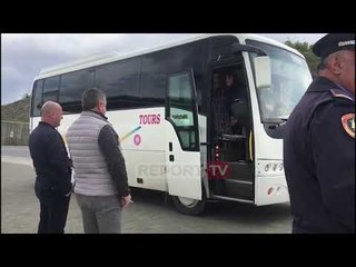 Report TV - Policia kontroll protestuesve që nisen nga Shkodra