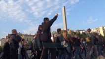Serbët protestojnë kundër Vuçiç, pritet të kalojnë natën jashtë - News, Lajme - Vizion Plus