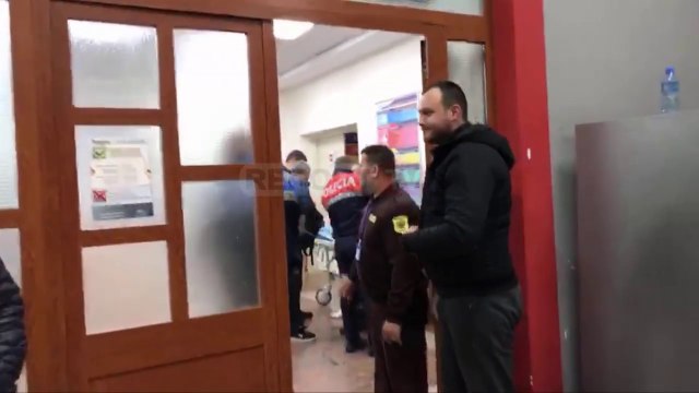 Report TV -Plagosen 5 policë gjatë protestës së Opozitës