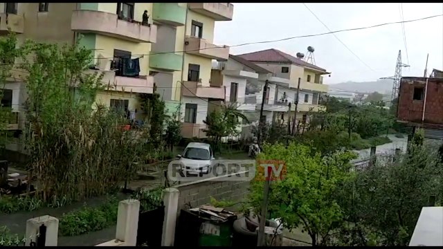 Reshje të dendura shiu/ Përmbytje pranë Ujësjellësit në Kombinat