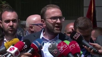 RTV Ora - Lirohen 34 protestuesit e arrestuar për protestën e 13 prillit, 3 mbeten në burg