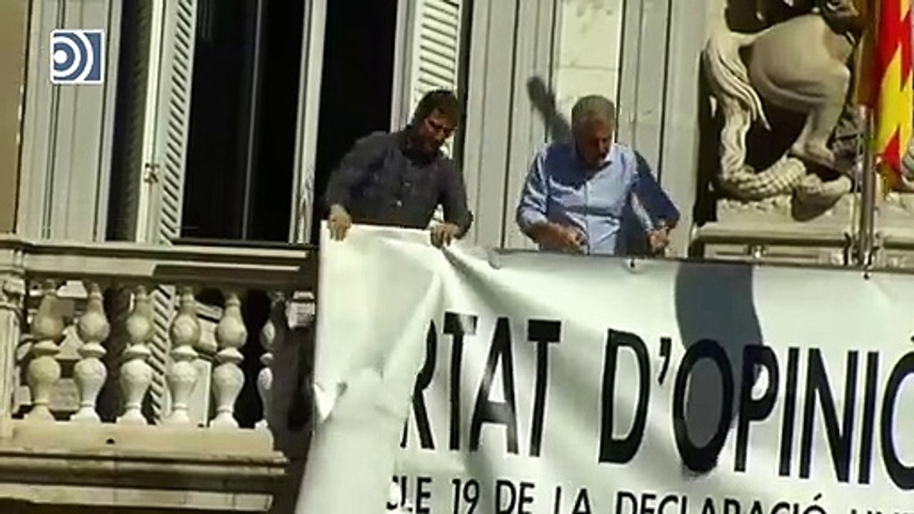 Torra vuelve a colgar la pancarta "Libertad presos políticos y exiliados" en la Generalidad