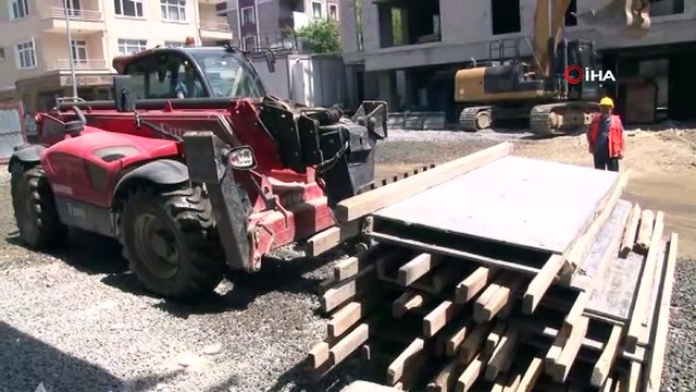 Çevre ve Şehircilik Bakanı Murat Kurum, Kartal'da yıkılan binanın olduğu yerde yaptığı açıklamada ; ' Kartal'da yıkılan binaların yerine sağlam binaları en geç yıl sonunda teslim edeceğiz'