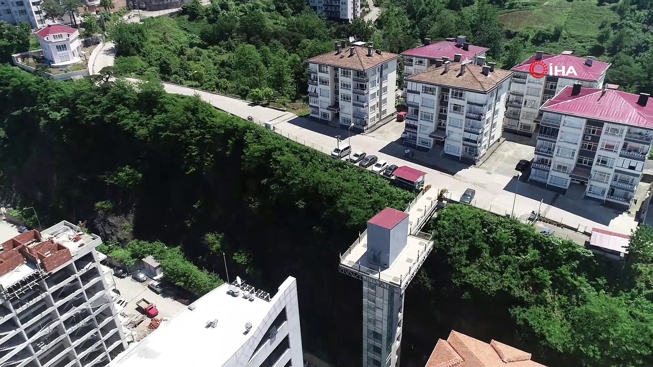 Karadeniz'de hiçbir şey imkansız değildir...Bir mahalleden diğerine asansörle gidiyorlar