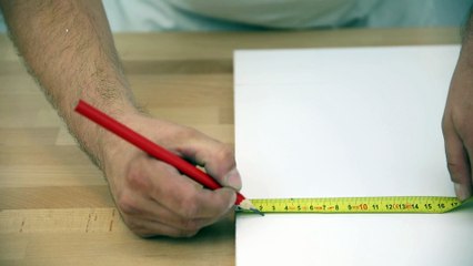 Comment poser une charnière invisible ?