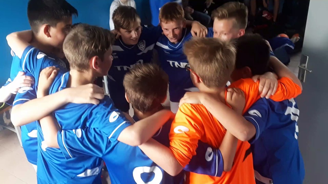 Joie d'après match de nos U13 B pour leur dernier match de la saison !