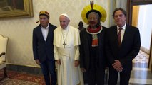 Papa recebe líder indígena Raoni