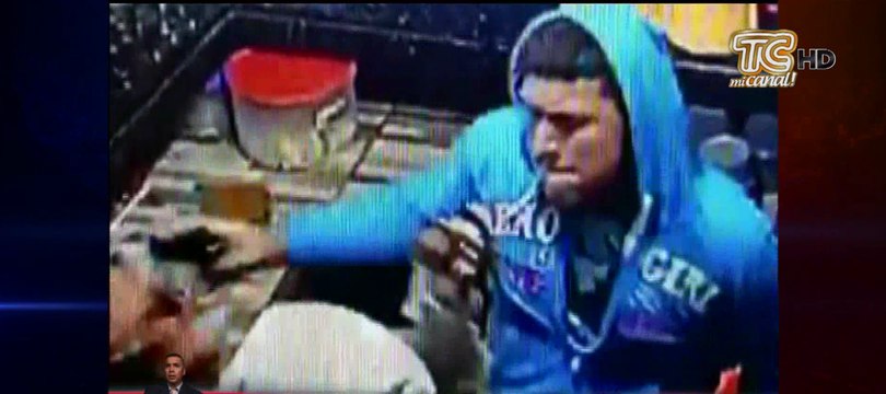 Tres delincuentes se metieron hasta la cocina para robar en un local en Guayaquil