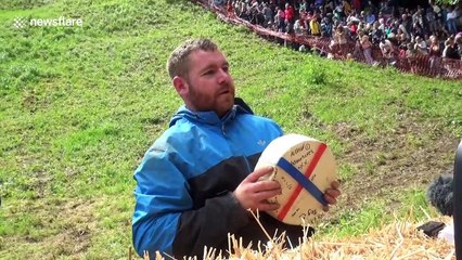 Daredevils run down Cooper's Hill for Gloucestershire Cheese Rolling race, UK