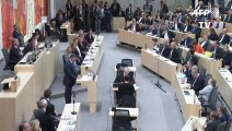Parlamento da Áustria aprova moção de censura contra Kurz