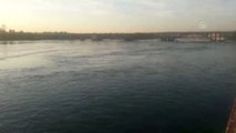 Polisten korktu Fırat Nehri'ne atladı