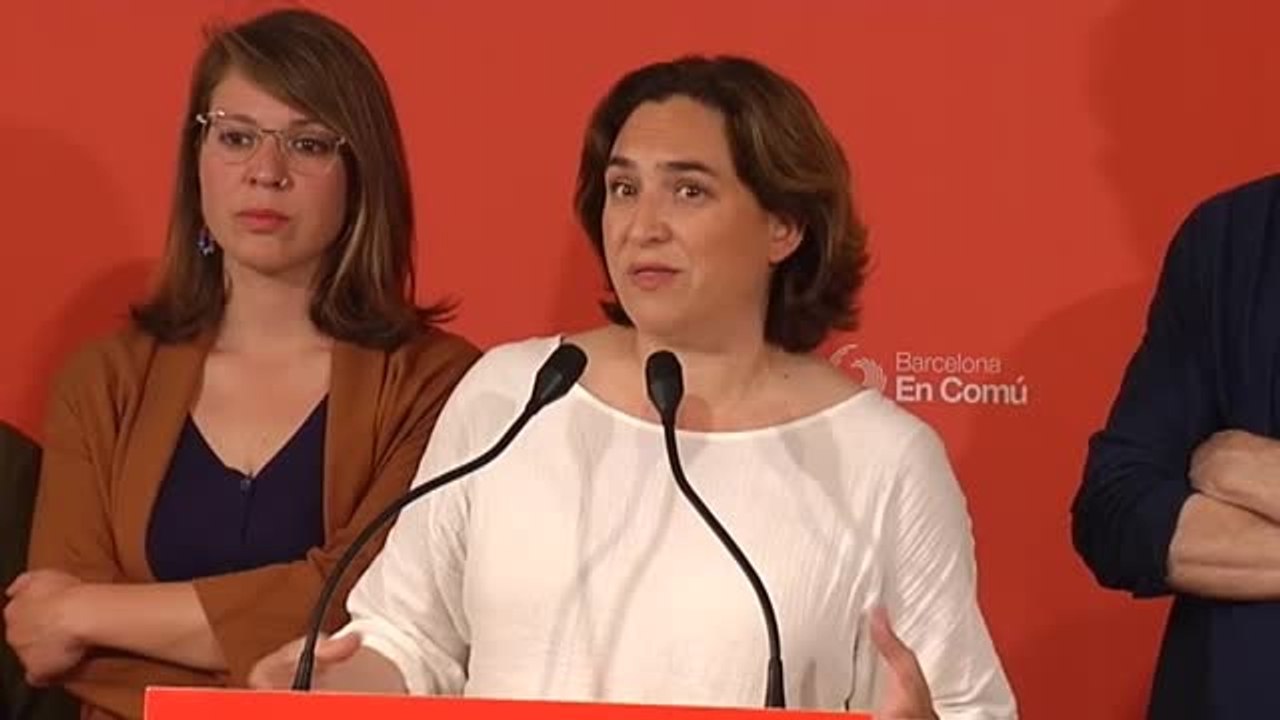 Colau anuncia conversaciones con ERC y PSC para un gobierno "progresista" en Barcelona