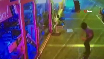 Hırsızlar kaçtı, polis kovaladı...Hırsızlık anları kamerada