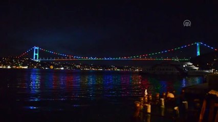 İstanbul'un köprüleri, Azerbaycan bayrağı renklerine büründü