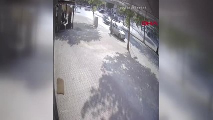 KONYA Drift yapan sürücünün yayaya çarpma anı kamerada