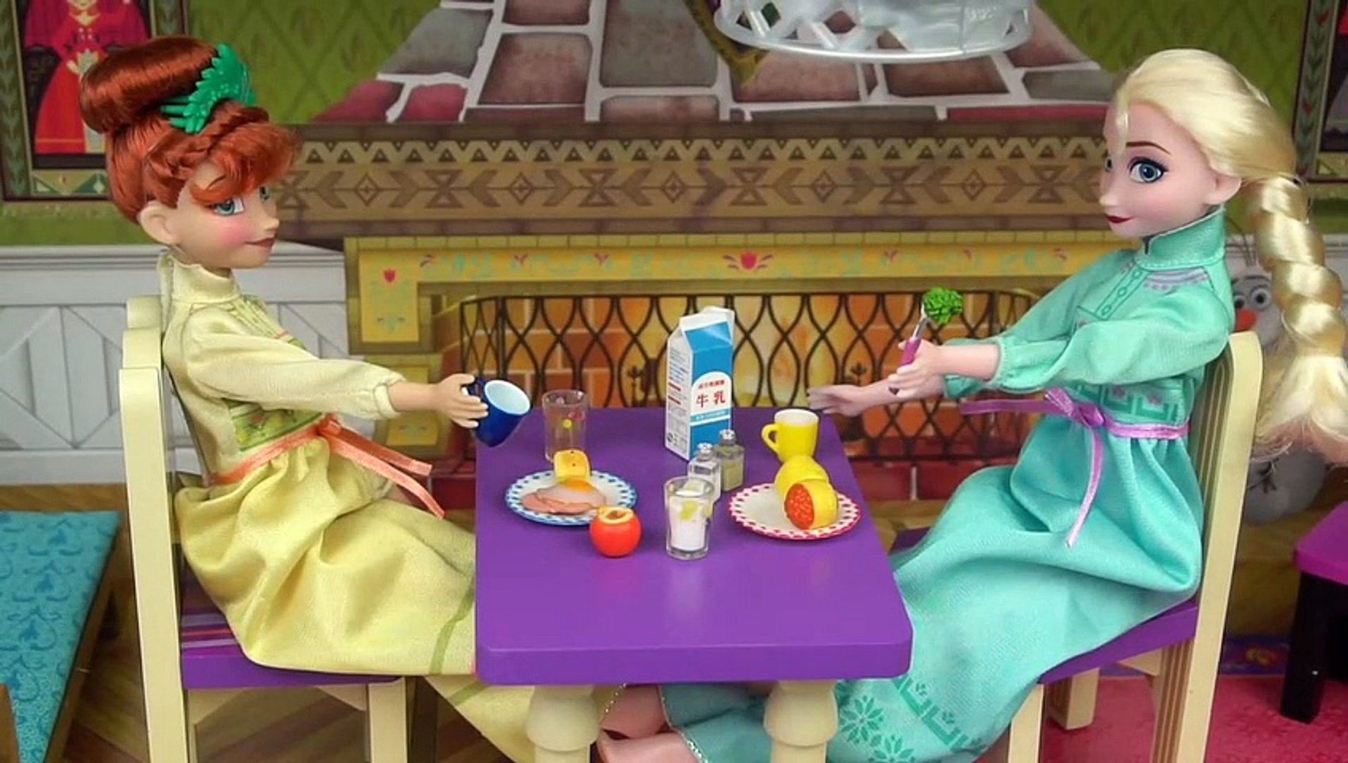 Elsa deals barbie house