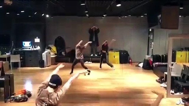 Trình độ nhảy của Lisa khiến biên đạo nổi tiếng cũng phải trầm trồ