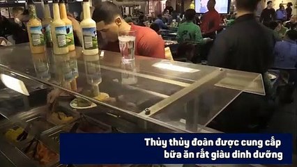 Tàu sân bay USS Abraham Lincoln giống như một thành phố nổi với đầy đủ chức năng.