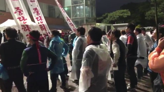 현대중 노조, 이틀째 주총장 점거...전면 파업 / YTN
