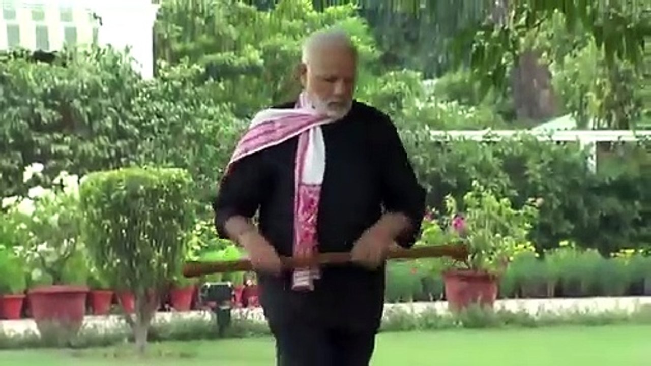 NARENDRA MODI INDIAS PRIME MINISTER YOGA