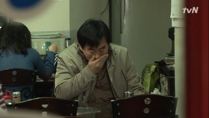 서러움에 흘리는 아버지의 눈물..