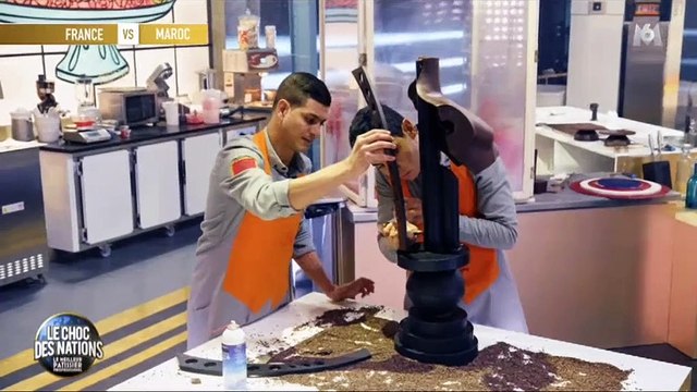 Quelques minutes avant la fin de l'épreuve, des candidats font tomber leur gâteau dans Le meilleur pâtissier - Vidéo
