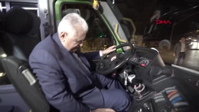 BİNALİ YILDIRIM MİNİBÜSCÜLER İLE SAHUR YAPTI