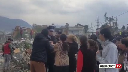 Report TV - Prishja e banesave , tension mes policisë dhe banorëve të Bregut të Lumit