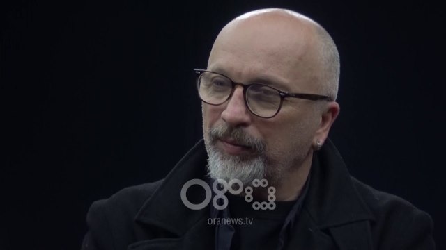 RTV Ora - “Zona e pritjes” në teatrin “Migjeni”