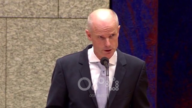 RTV Ora - Qeveria holandeze kundër parlamentit për kthimin e vizave për shqiptarët. Reagon edhe KE