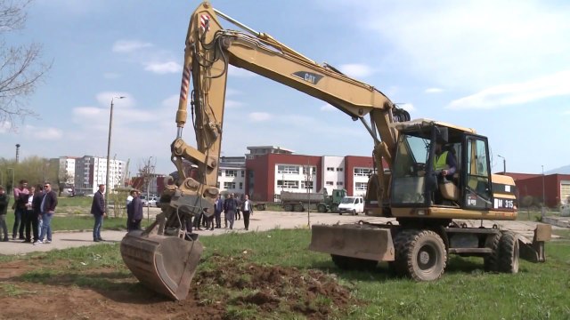 Filluan punimet në Parkun Qendror të qytetit Gjakovës-Lajme